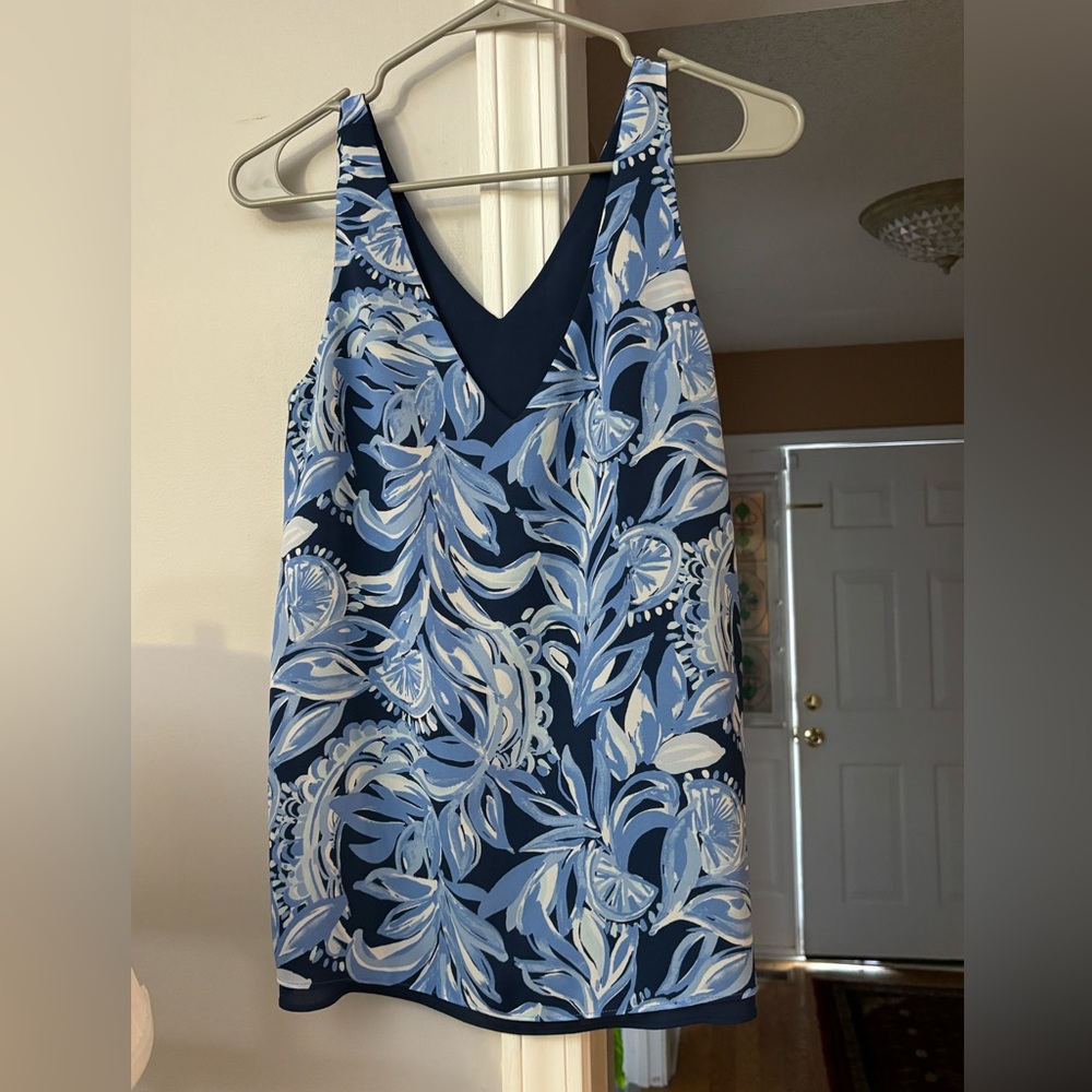Lilly Pulitzer Florin reversible top. Size small. EUC.